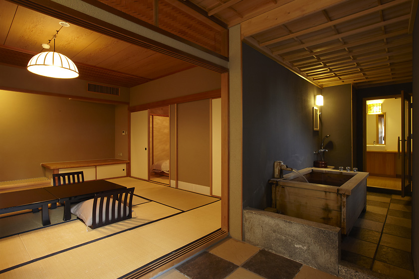 Photo:Guest room with open-air bath "Kutani/Kenroku"